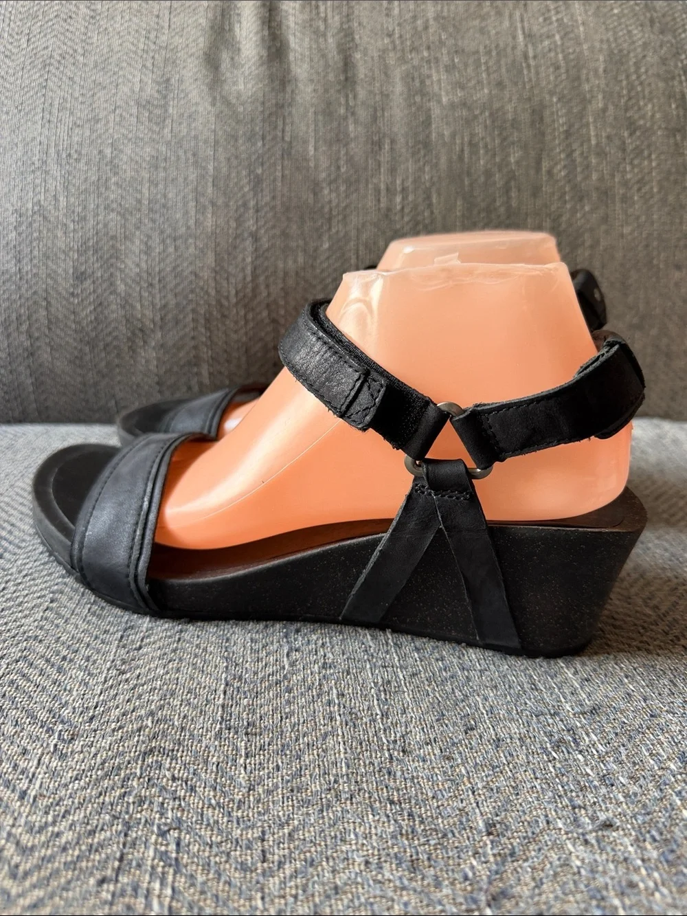 Teva Women’s Cabrillo Black Leather Wedge Sandals Size: 10